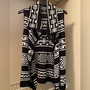Ladies black and white Cable & Gauge open front cotton blend sweater size M/L